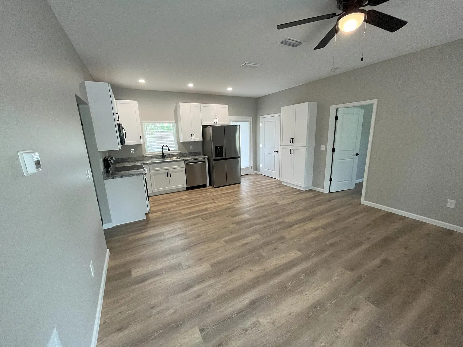 3 bed, 1035 sqft, $1,600 — Photo 2