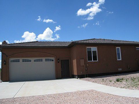 Oversized 2-car attached garage