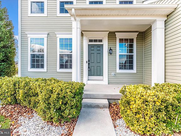 2nd image of 18423 Roslin Pl