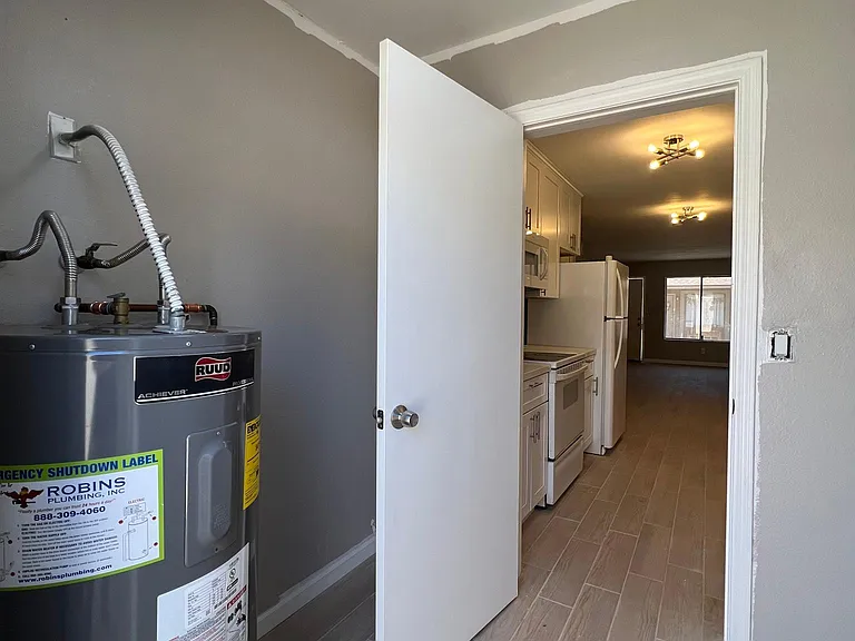 2851 E Capri Cir — Photo 7