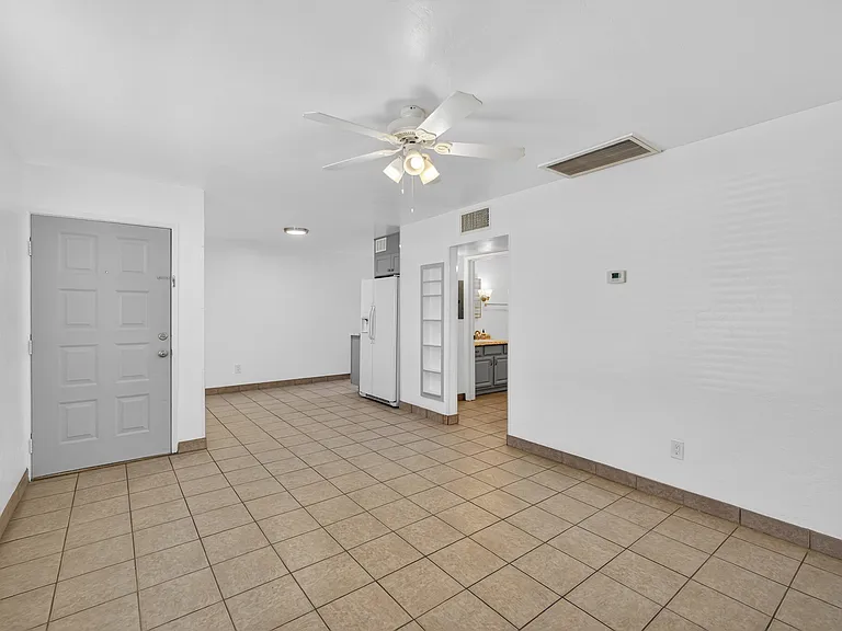 446 S Bellview — Photo 11