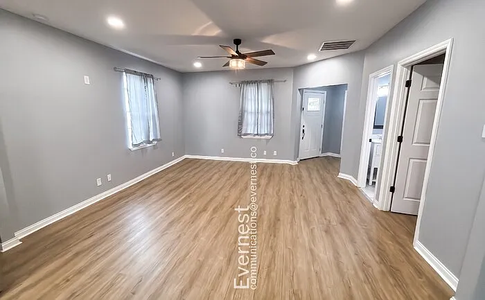 2311 Fairleigh St — Photo 9