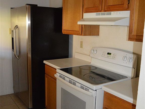 3rd image of 1413 Eisenhower Dr