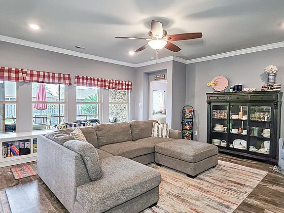 4th image of 106 Sunlit Grove Dr