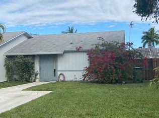 3804 Parkside Cir, Palm Springs, FL 33461