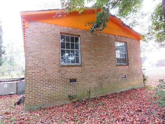 4th image of 216 Huson Cir