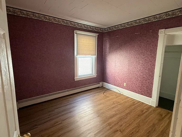 136 Campbell St — Photo 4