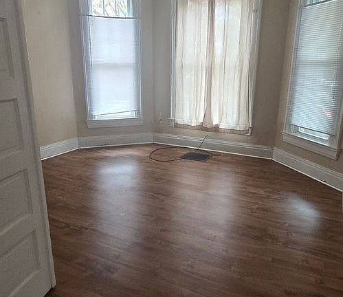 5th image of 905 W Charles St #A