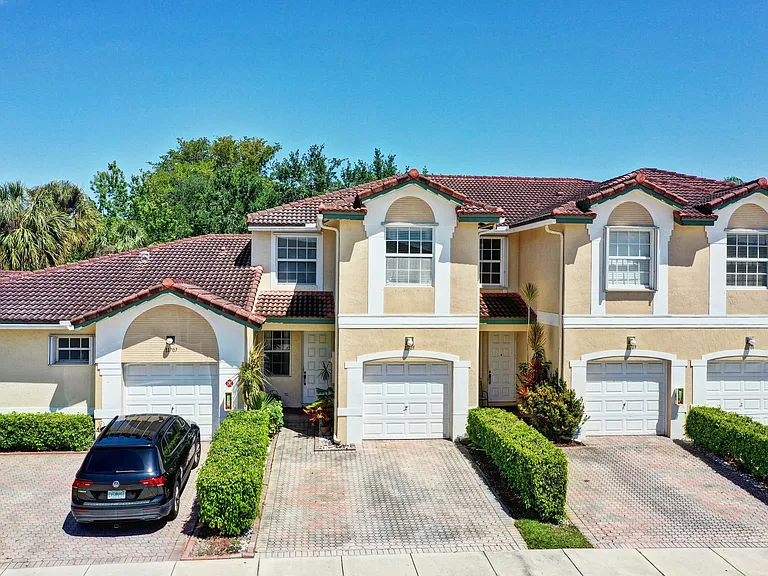 11705 NW 47th Dr — Photo 31