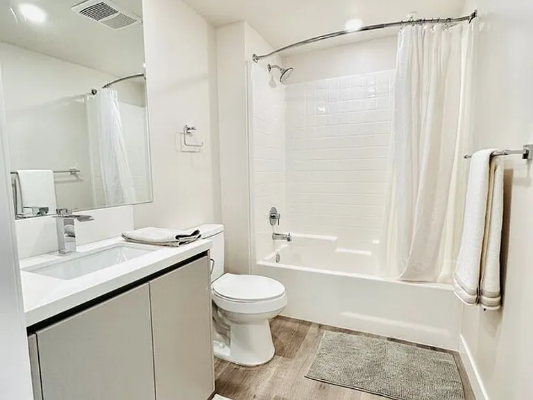 4660 Melrose — Photo 19
