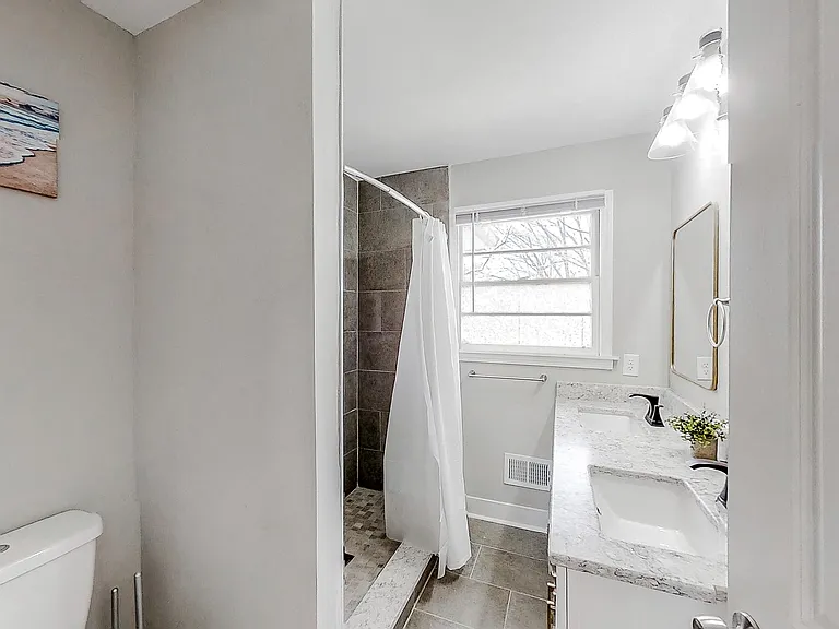 Evenview Dr — Photo 6