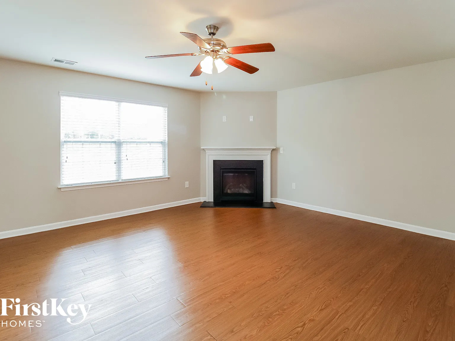 4 bed, 2.5 bath, 2804 sqft, $2,550 — Photo 2