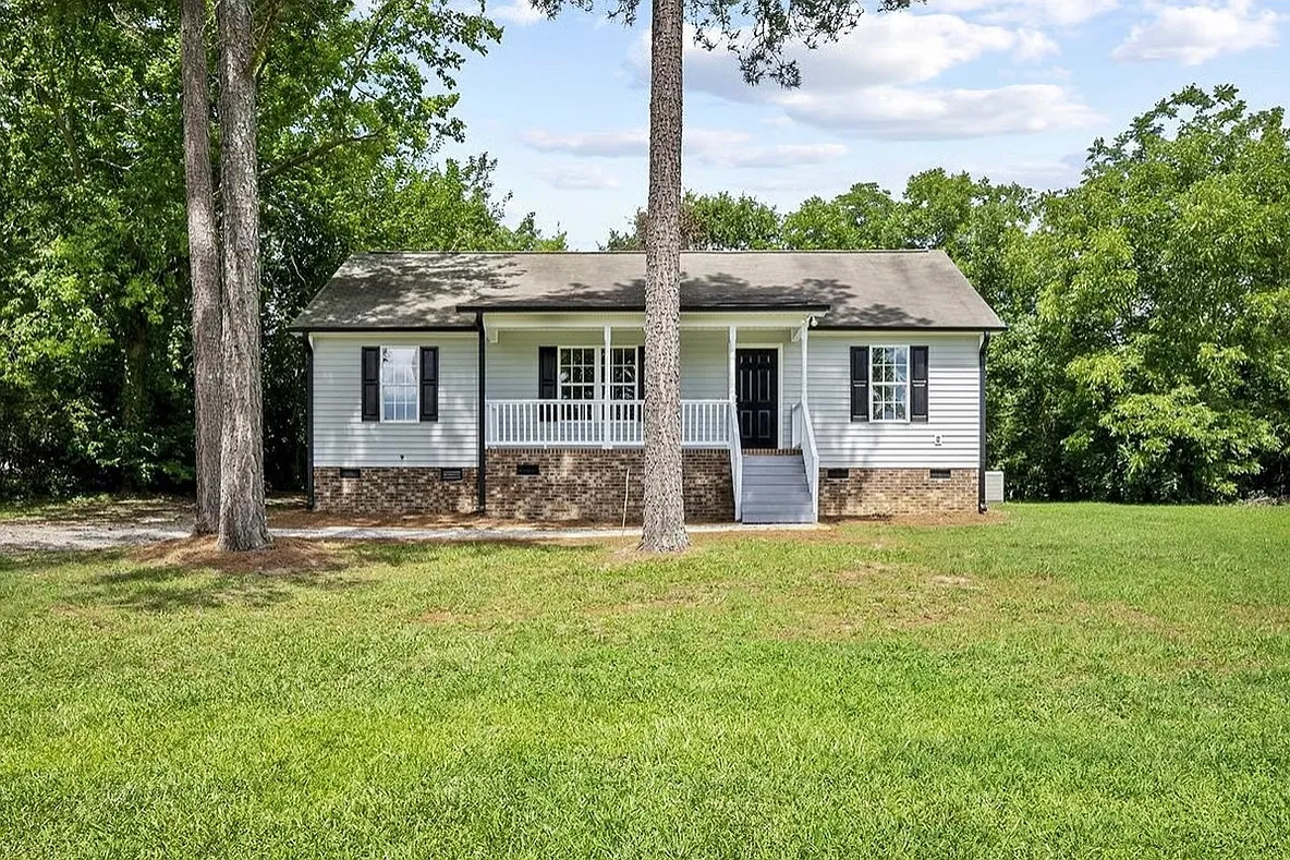 3 bed, 1232 sqft, $2,000 — Photo 1