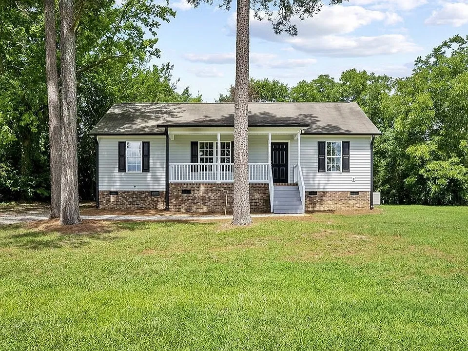 104 Lakeside Dr