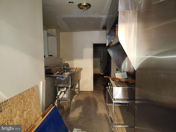 5th image of 526 N Chester St