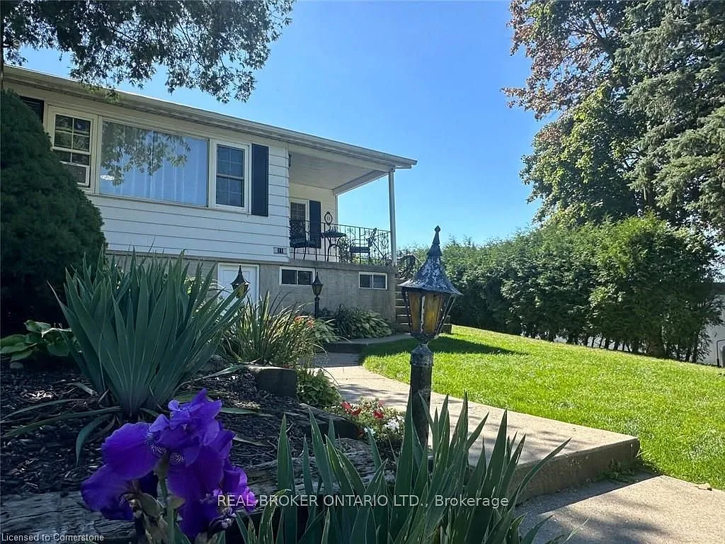 3 bed, $3,149 — Photo 2
