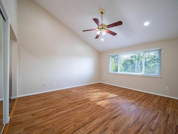 3rd image of 148 Conifer Cir