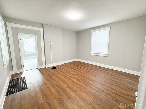 4th image of 160 Kastner Ave