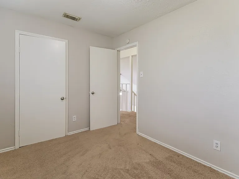 16111 Rosenridge Dr — Photo 17