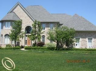 3660 S Century Oak Cir, Oakland, MI 48363