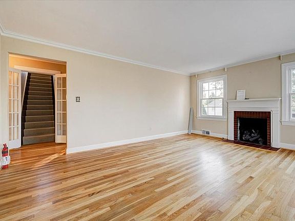 5th image of 306 W Legion Blvd