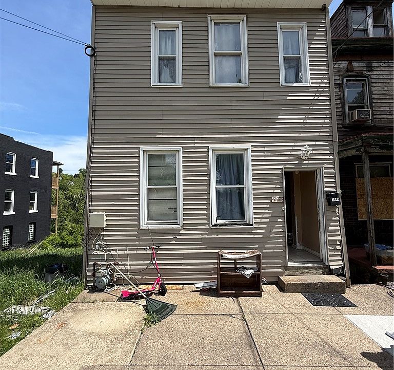 1st image of 1944 Lithgow Ave
