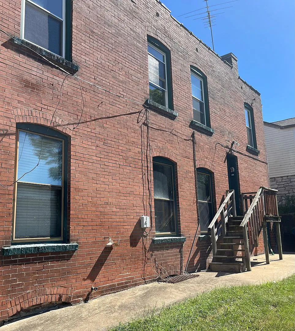 123 E. 6th — Photo 1