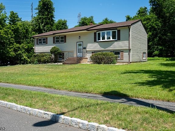 3rd image of 5 Crossbrook Ln
