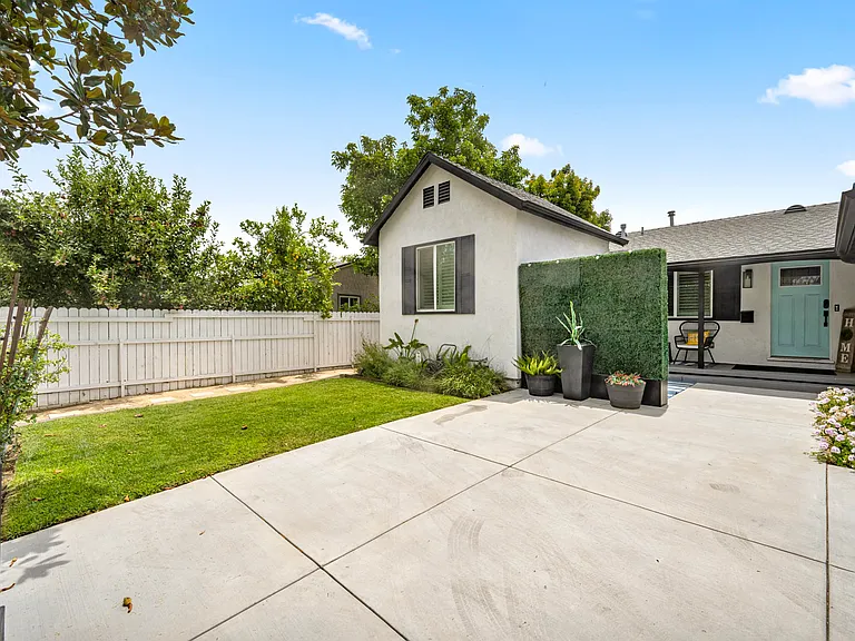 13730 Community St — Photo 13