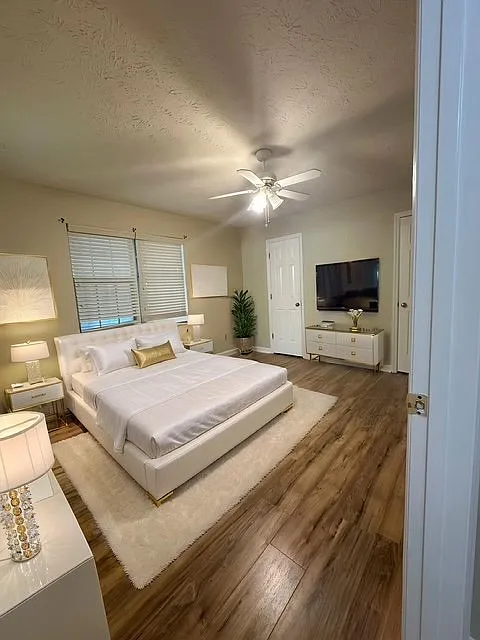 2 bed, 1000 sqft, $1,950 — Photo 3