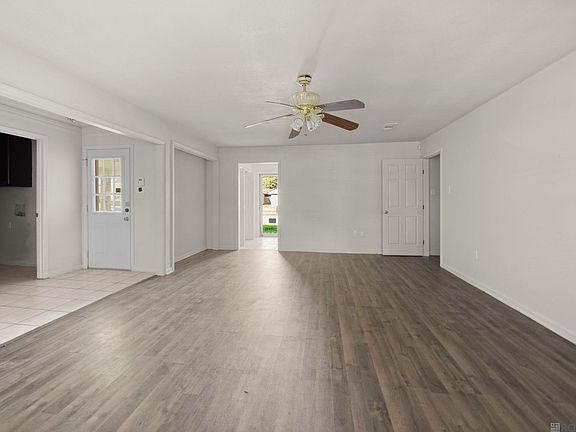 3rd image of 4020 Daytona Ave