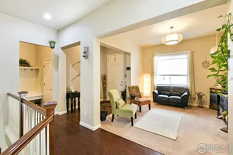 882 Jenny Ln — Photo 1