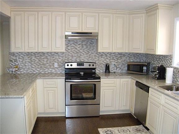 3rd image of 3534 Lang St