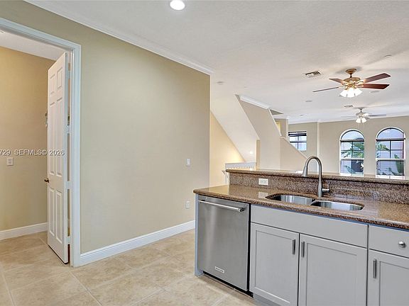 5th image of 1033 NE 17th Way Unit 1201