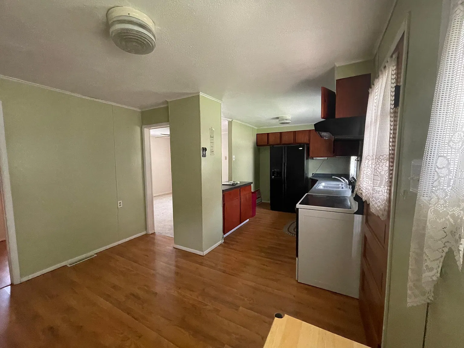 2 bed, 792 sqft, $850 — Photo 2