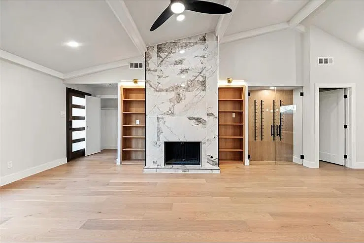 7639 Royal Ln — Photo 2