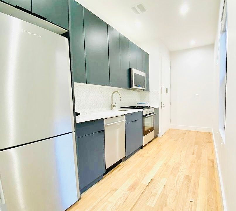 2nd image of 1707 Putnam Ave #3BB