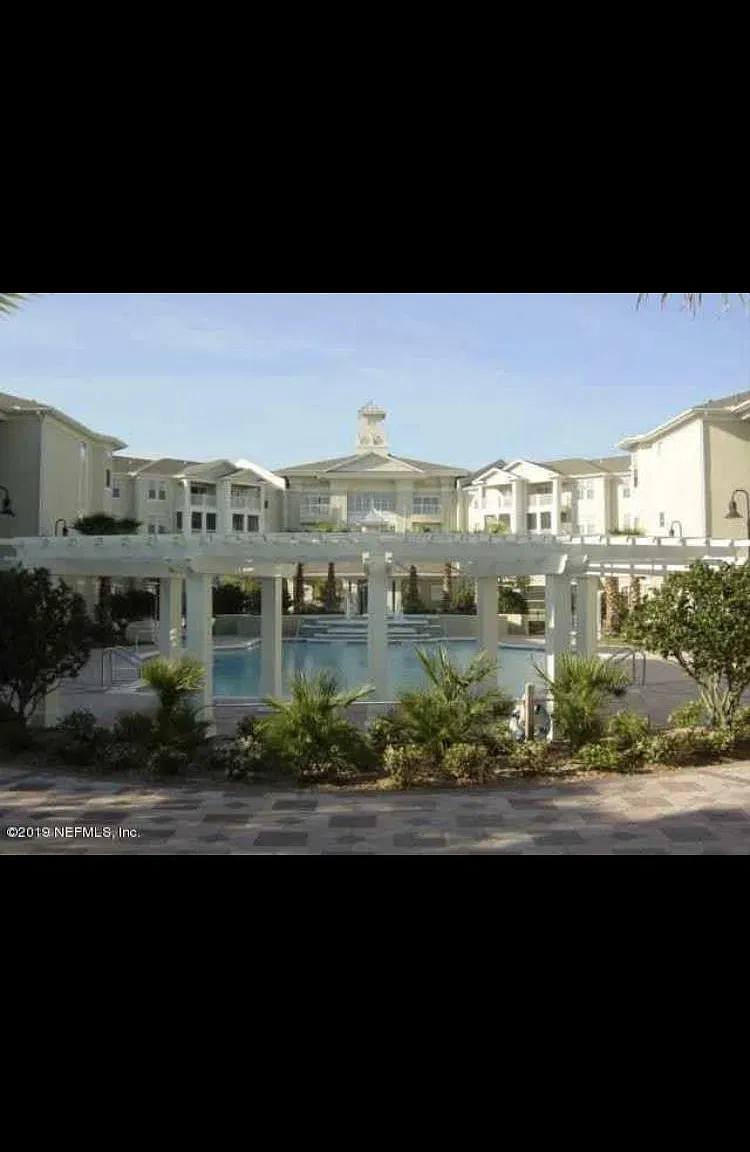 2 bed, 975 sqft, $1,445 — Photo 1