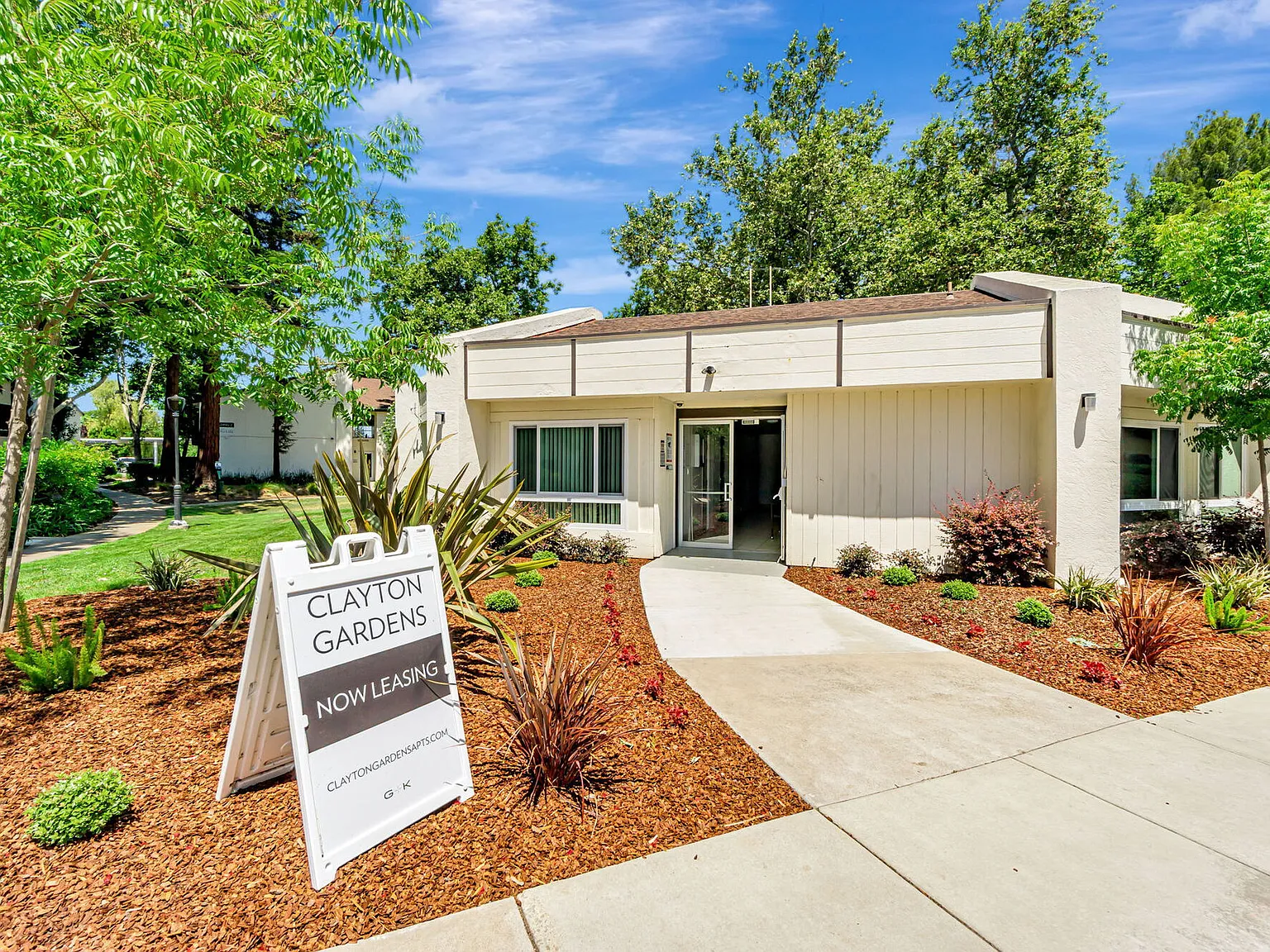 Clayton Gardens — Photo 1