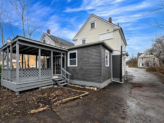 4th image of 667 Elma St