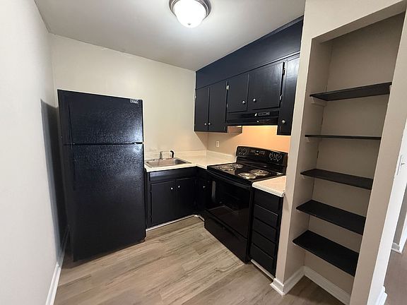2nd image of 370 Peabody St #10