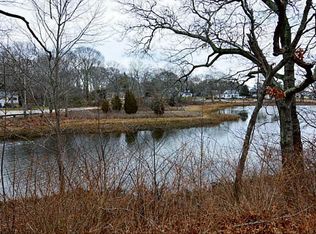 16 Circle Dr, North Kingstown, RI 02852