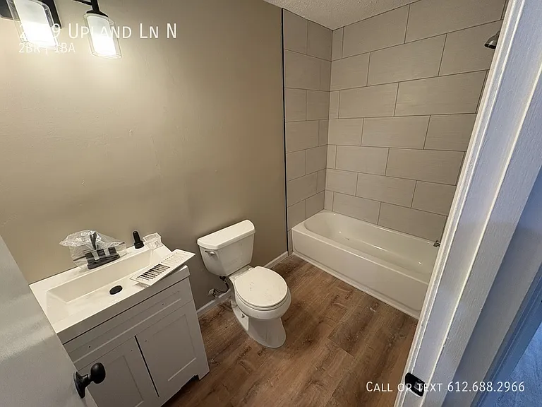 2759 Upland Ln N — Photo 3