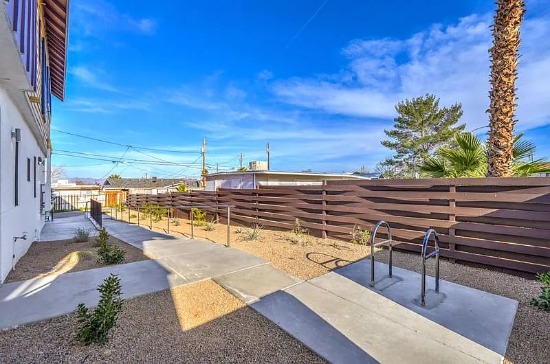 1 bed, 800 sqft, $1,300 — Photo 4