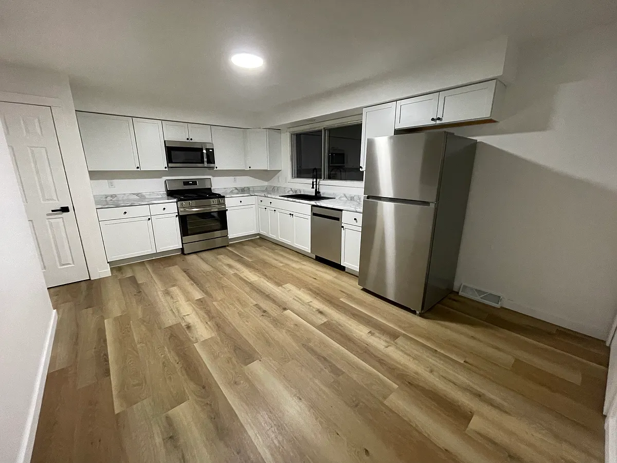 Building Photo - 1310 21st Ave S #202