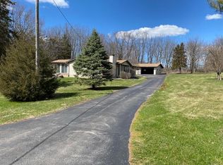 917 Gleasman Rd, Roscoe, IL 61073