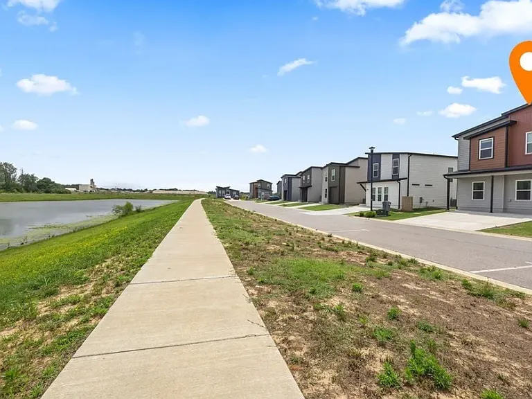 1061 Kentucky Ave — Photo 13