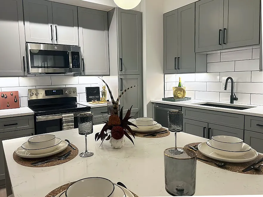 1 bed, 856 sqft, $2,150 — Photo 3