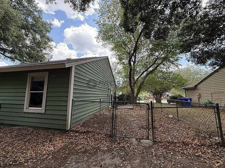 1047 Oakcrest Dr — Photo 27