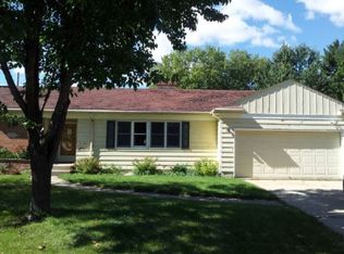 402 Seminole Ct, Janesville, WI 53545